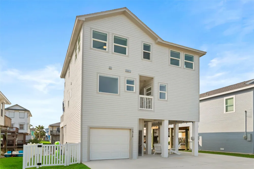 16710 Tahiti Way Jamaica Beach, TX 77554