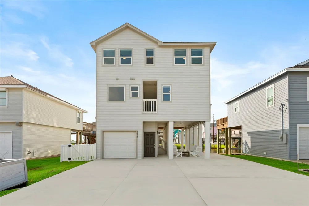 16710 Tahiti Way Jamaica Beach, TX 77554