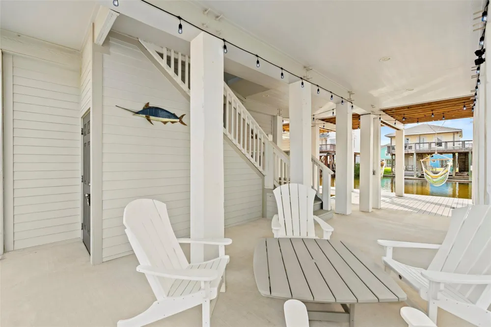 16710 Tahiti Way Jamaica Beach, TX 77554