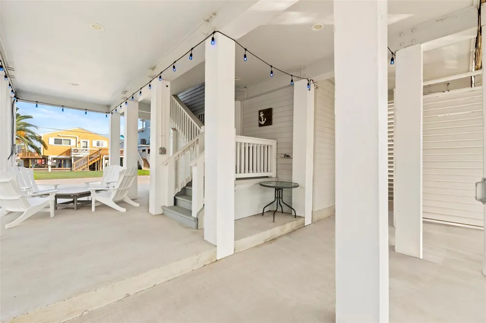 16710 Tahiti Way Jamaica Beach, TX 77554