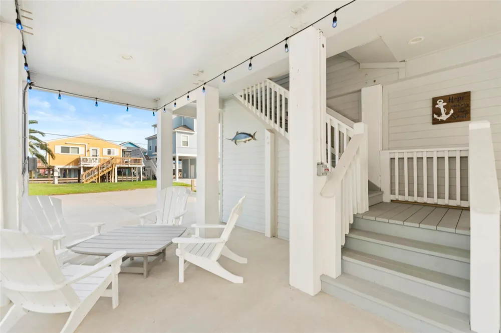 16710 Tahiti Way Jamaica Beach, TX 77554