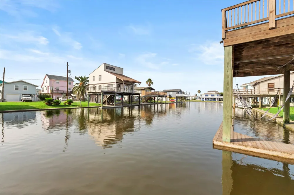16710 Tahiti Way Jamaica Beach, TX 77554