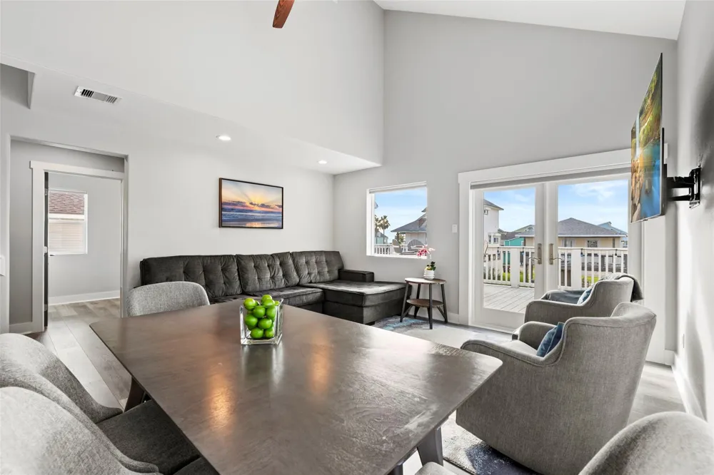 16710 Tahiti Way Jamaica Beach, TX 77554