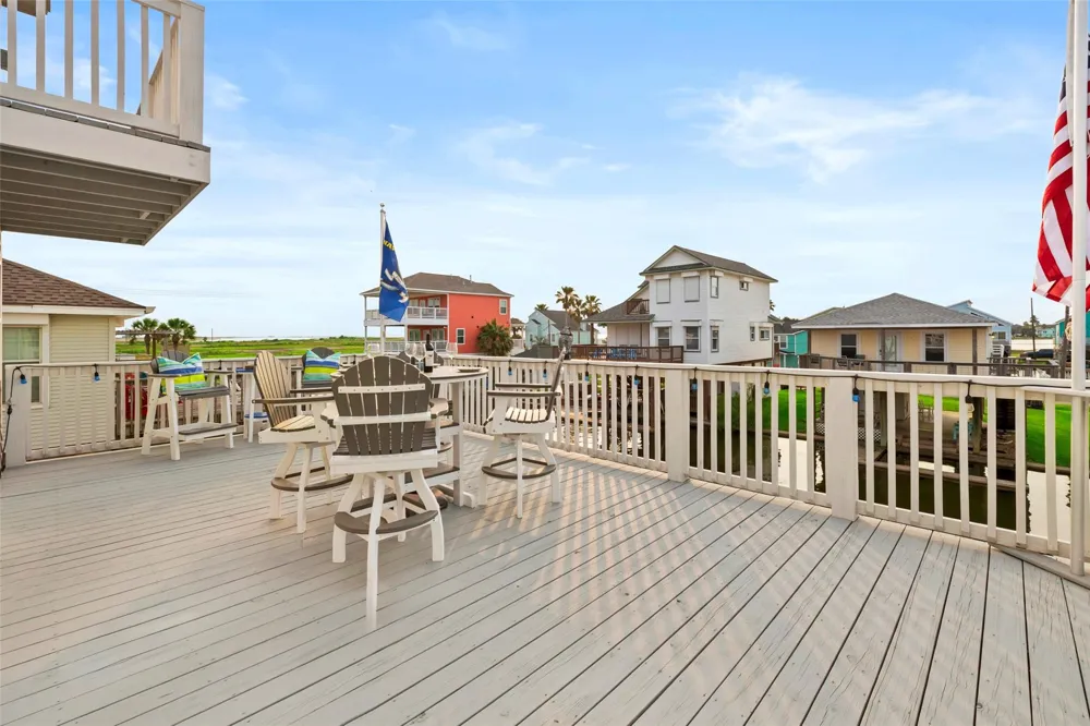 16710 Tahiti Way Jamaica Beach, TX 77554