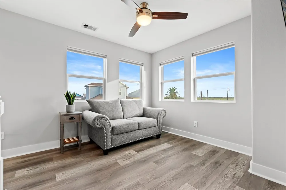 16710 Tahiti Way Jamaica Beach, TX 77554
