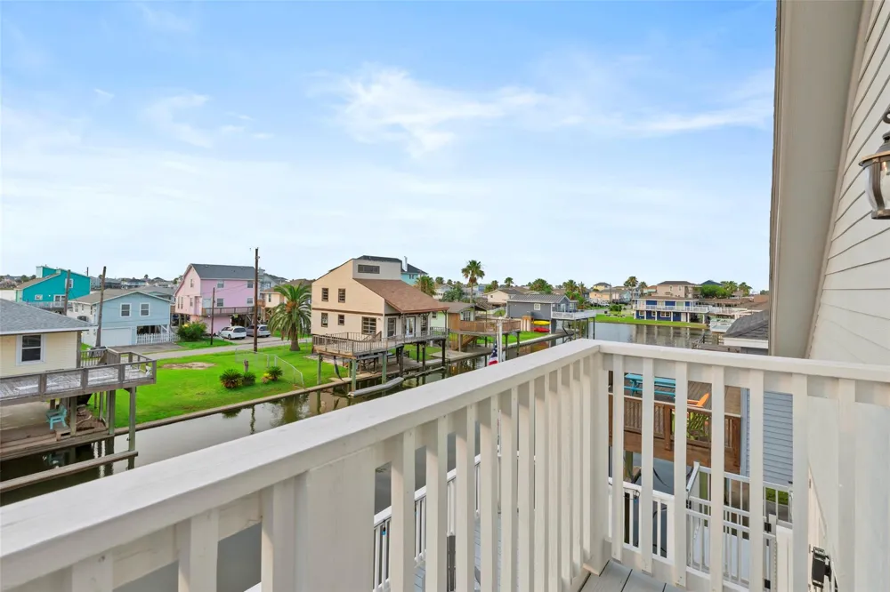 16710 Tahiti Way Jamaica Beach, TX 77554