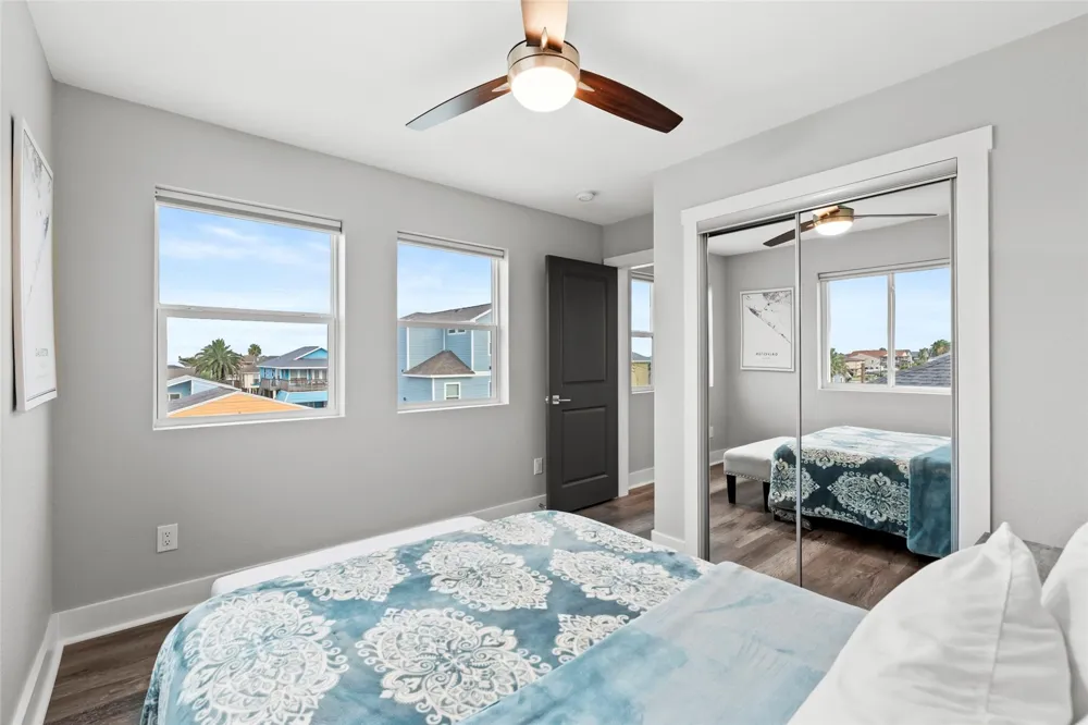 16710 Tahiti Way Jamaica Beach, TX 77554