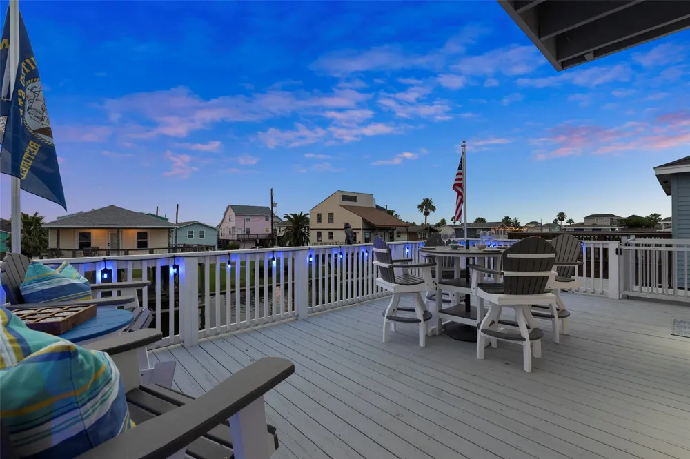 16710 Tahiti Way Jamaica Beach, TX 77554