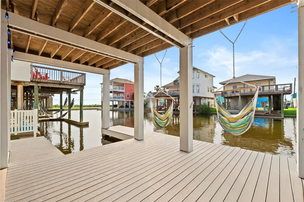 16710 Tahiti Way Jamaica Beach, TX 77554