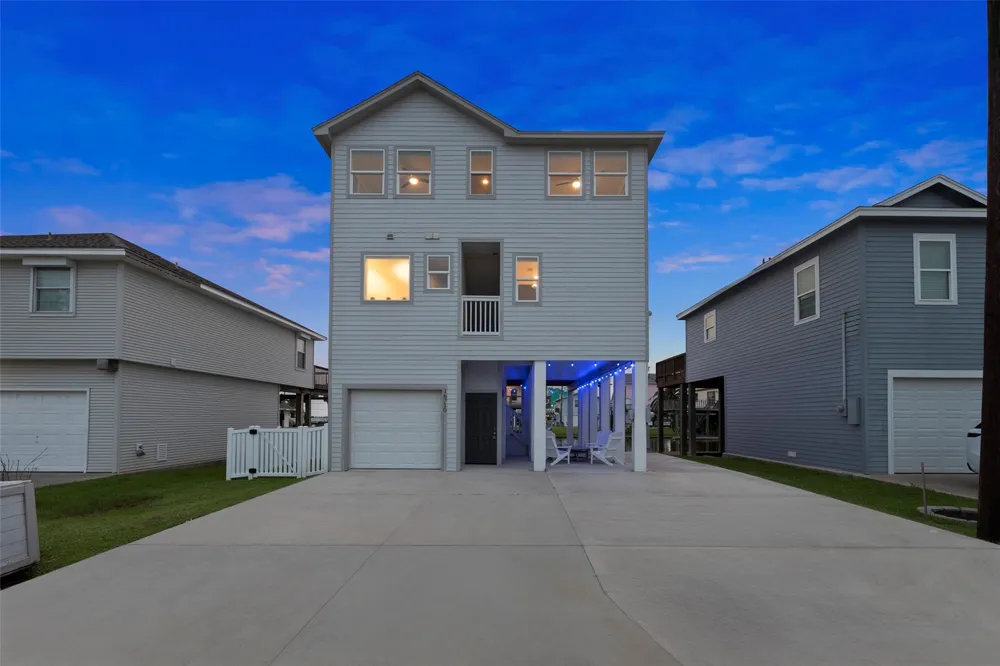16710 Tahiti Way Jamaica Beach, TX 77554