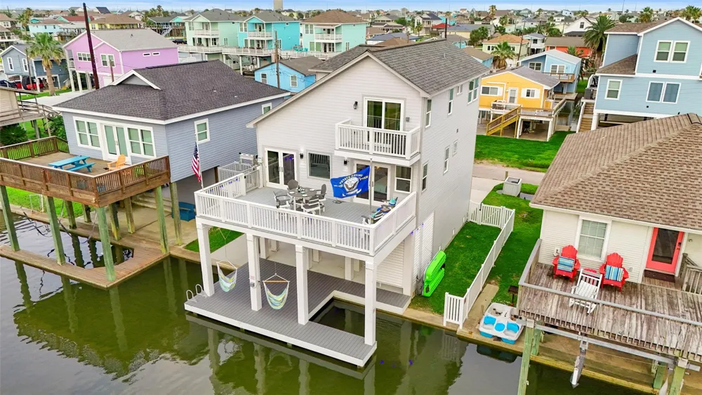 16710 Tahiti Way Jamaica Beach, TX 77554
