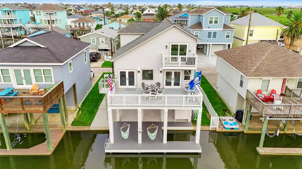 16710 Tahiti Way Jamaica Beach, TX 77554