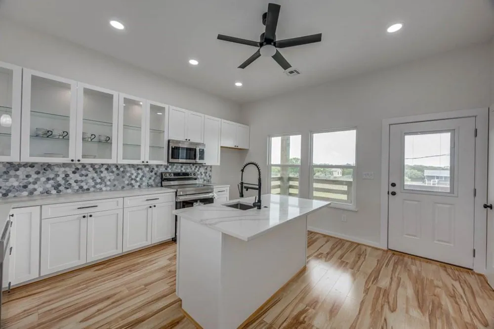 13 Bayview Loop Rockport, TX 78382