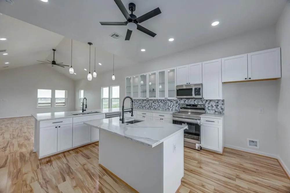 13 Bayview Loop Rockport, TX 78382