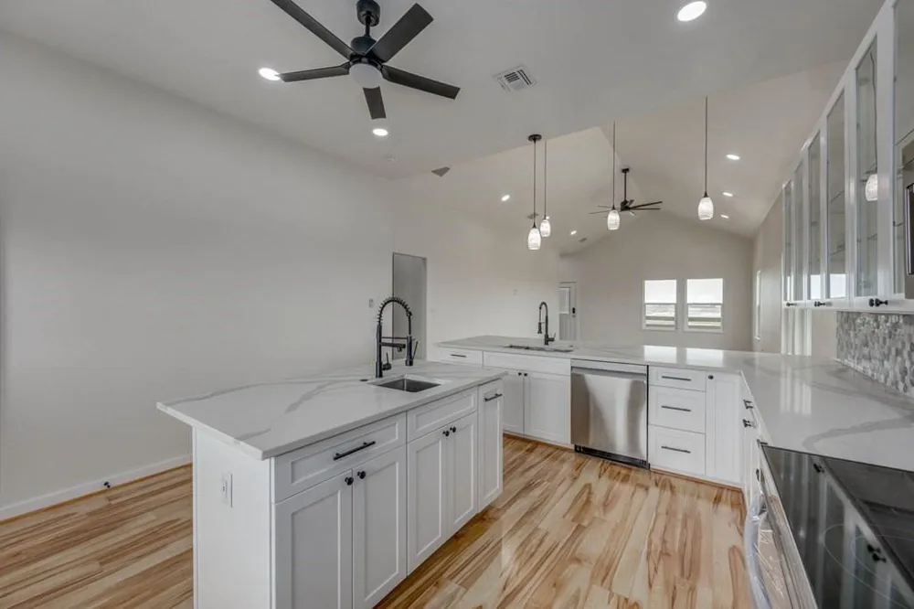 13 Bayview Loop Rockport, TX 78382