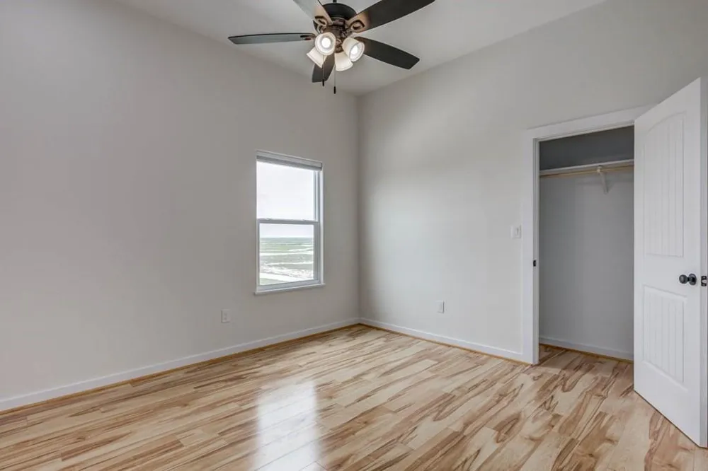 13 Bayview Loop Rockport, TX 78382