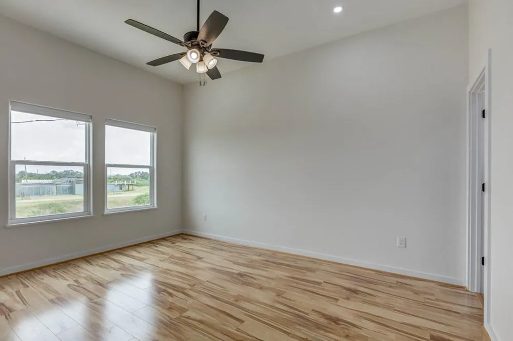 13 Bayview Loop Rockport, TX 78382
