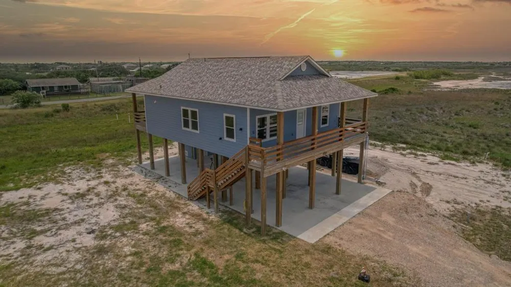 13 Bayview Loop Rockport, TX 78382