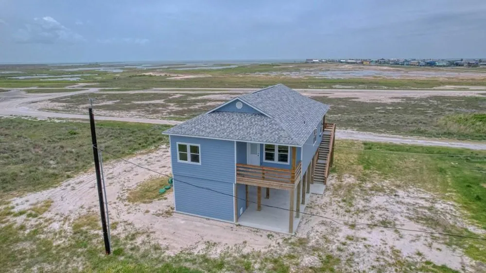 13 Bayview Loop Rockport, TX 78382