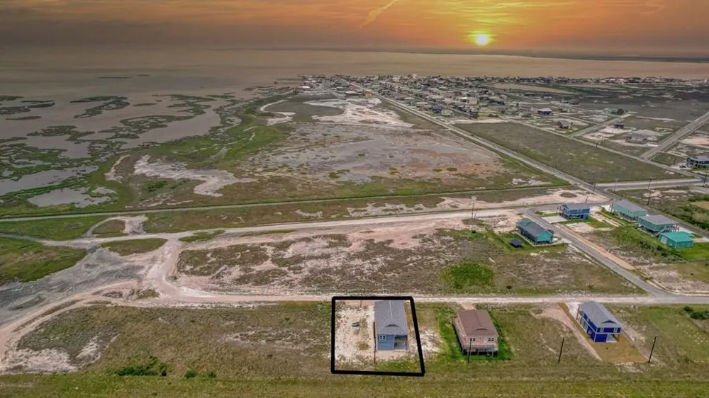 13 Bayview Loop Rockport, TX 78382