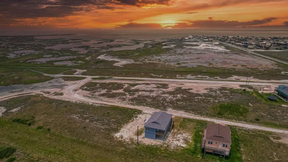 13 Bayview Loop Rockport, TX 78382