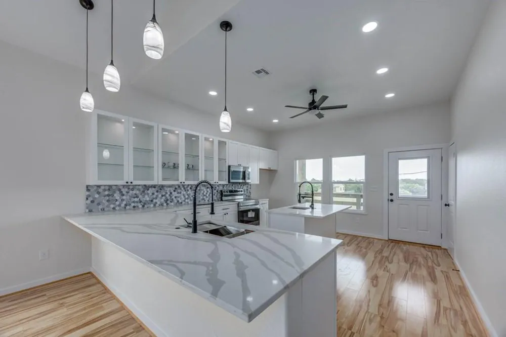 13 Bayview Loop Rockport, TX 78382