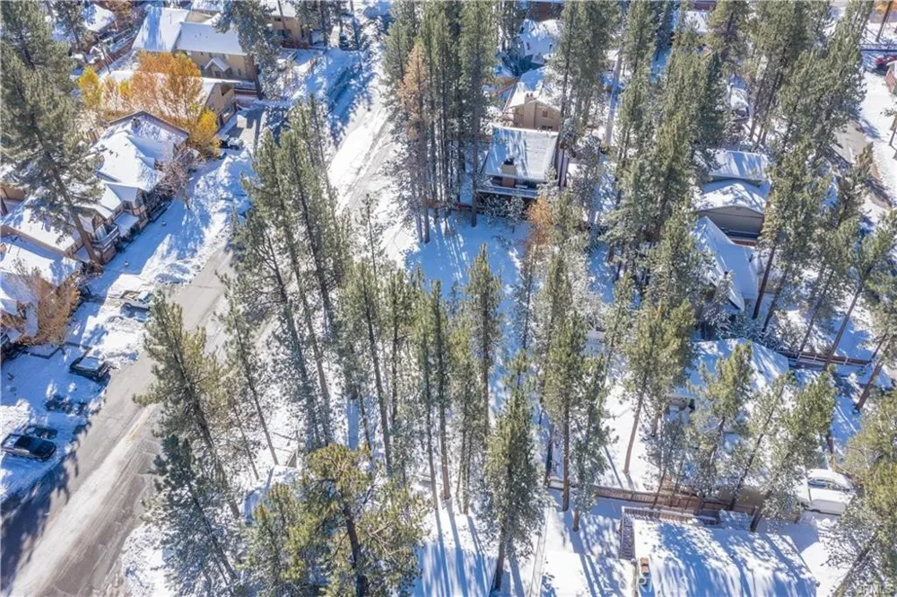 570 Summit Big Bear Lake, CA 92315