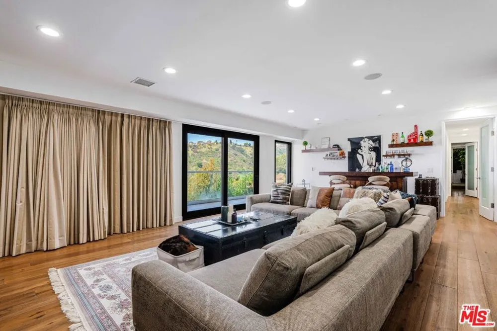 1441 Summitridge Drive Beverly Hills, CA 90210