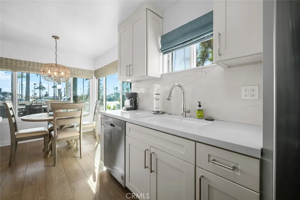 700 E Oceanfront Newport Beach, CA 92661