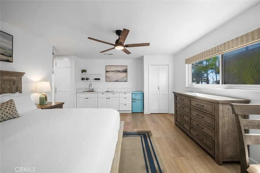 700 E Oceanfront Newport Beach, CA 92661