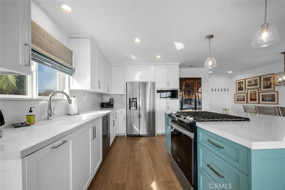 700 E Oceanfront Newport Beach, CA 92661