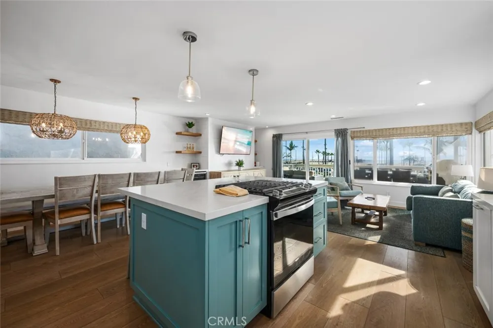 700 E Oceanfront Newport Beach, CA 92661