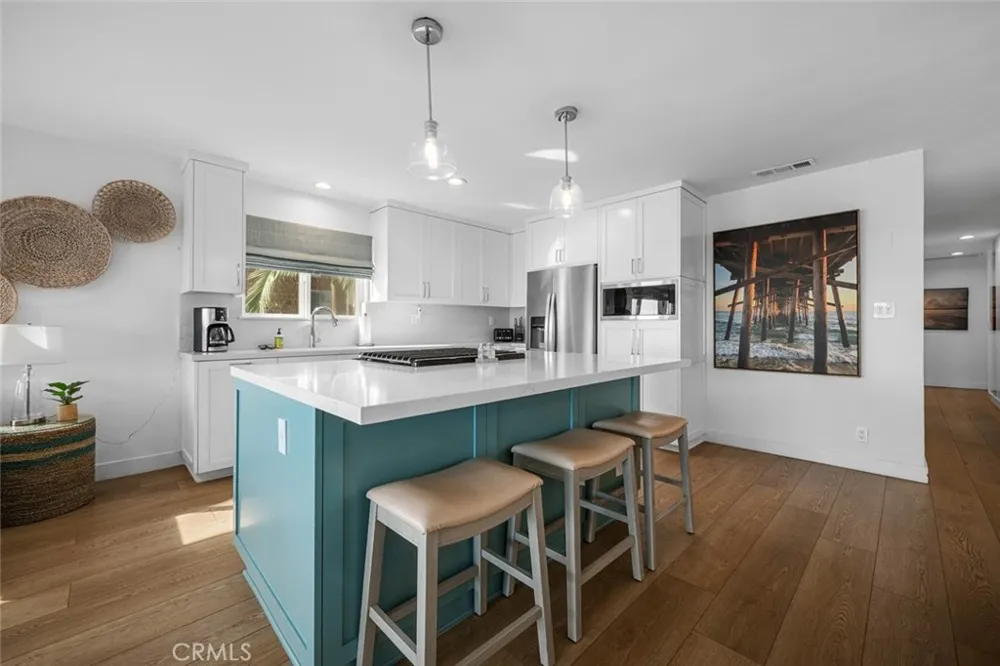 700 E Oceanfront Newport Beach, CA 92661