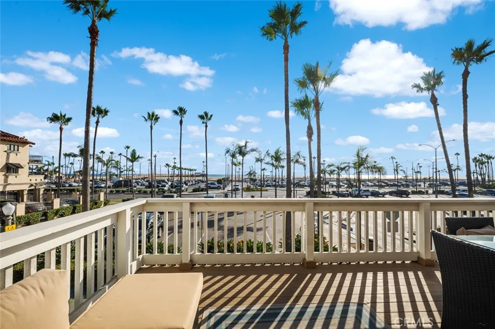 700 E Oceanfront Newport Beach, CA 92661