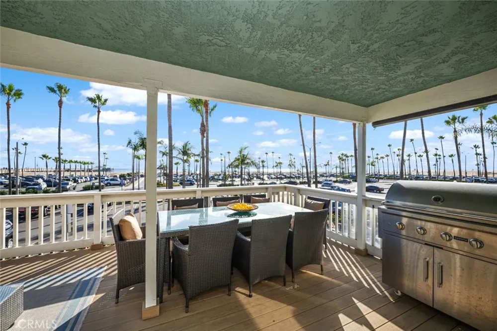 700 E Oceanfront Newport Beach, CA 92661