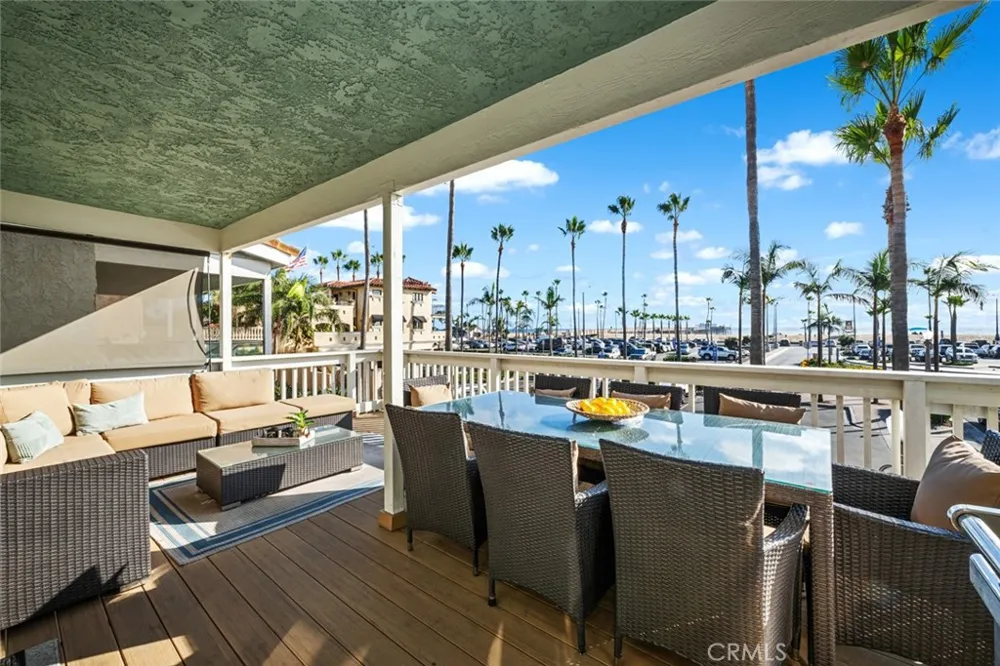 700 E Oceanfront Newport Beach, CA 92661
