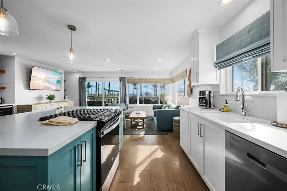 700 E Oceanfront Newport Beach, CA 92661
