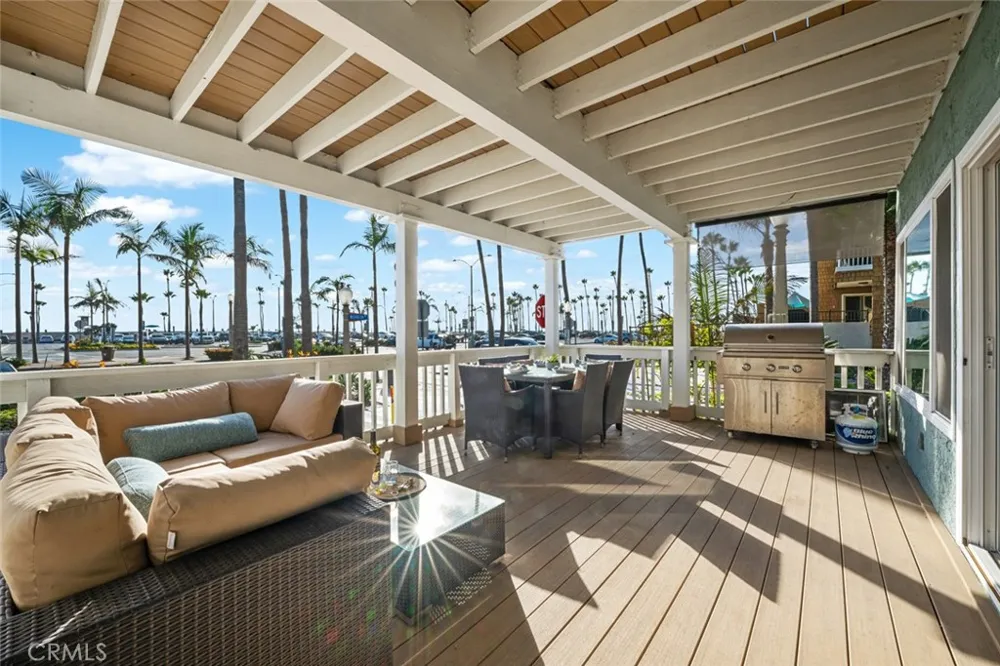700 E Oceanfront Newport Beach, CA 92661
