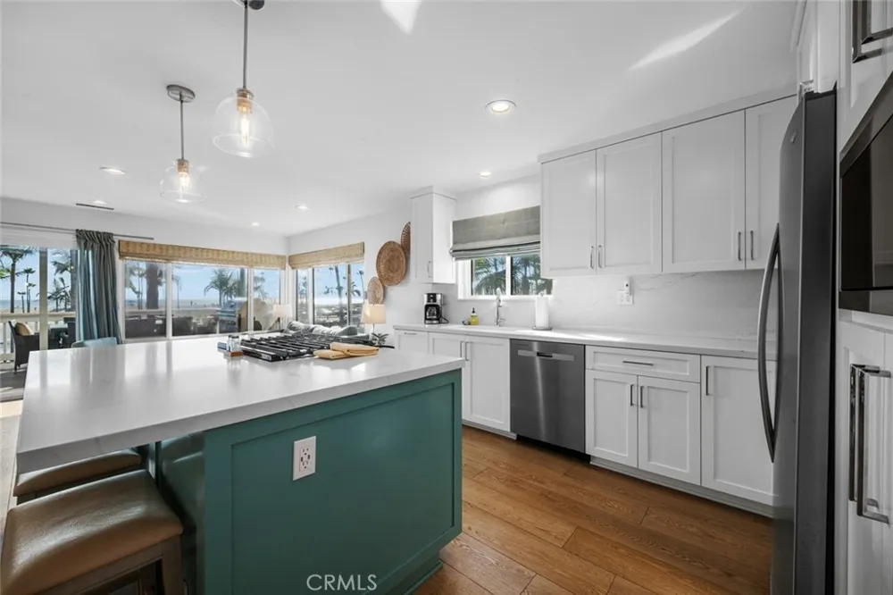 700 E Oceanfront Newport Beach, CA 92661