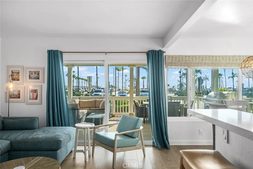 700 E Oceanfront Newport Beach, CA 92661