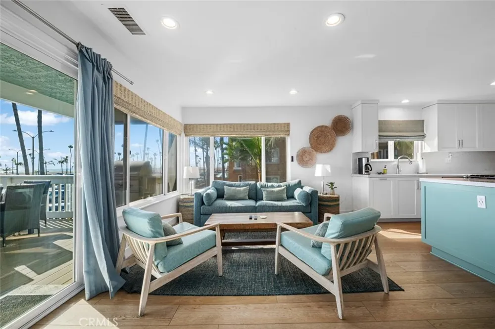 700 E Oceanfront Newport Beach, CA 92661