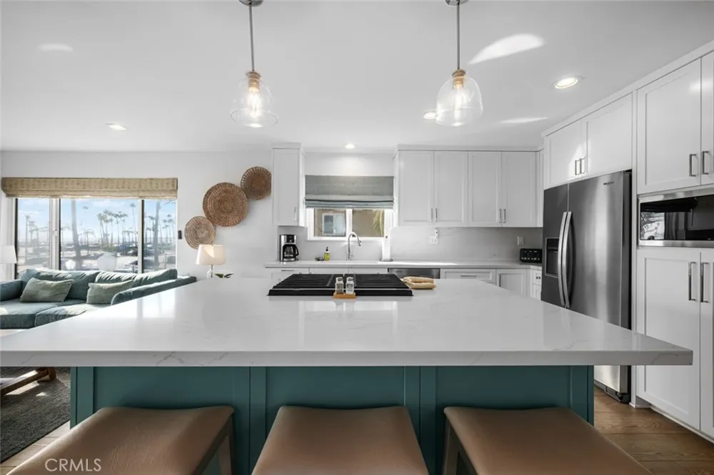 700 E Oceanfront Newport Beach, CA 92661
