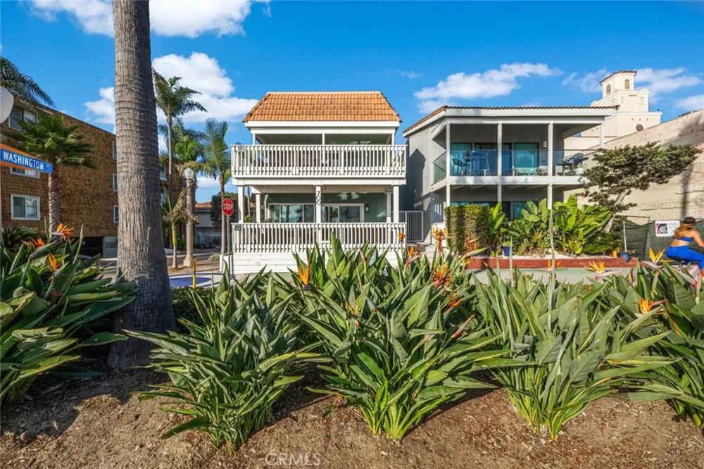 700 E Oceanfront Newport Beach, CA 92661