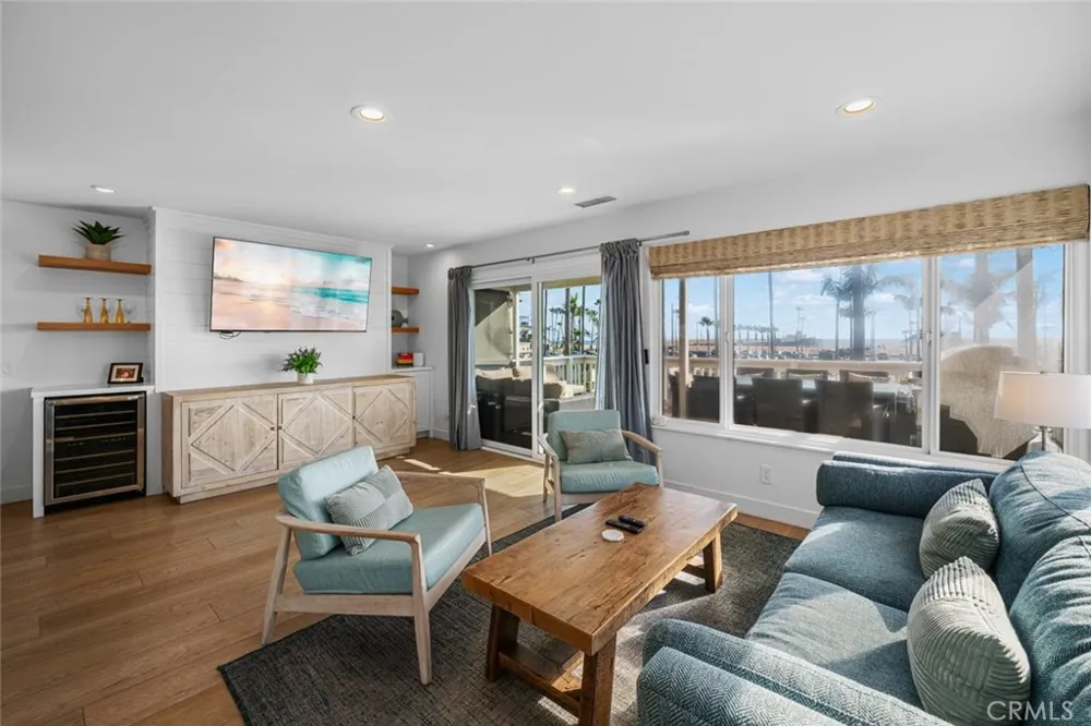700 E Oceanfront Newport Beach, CA 92661