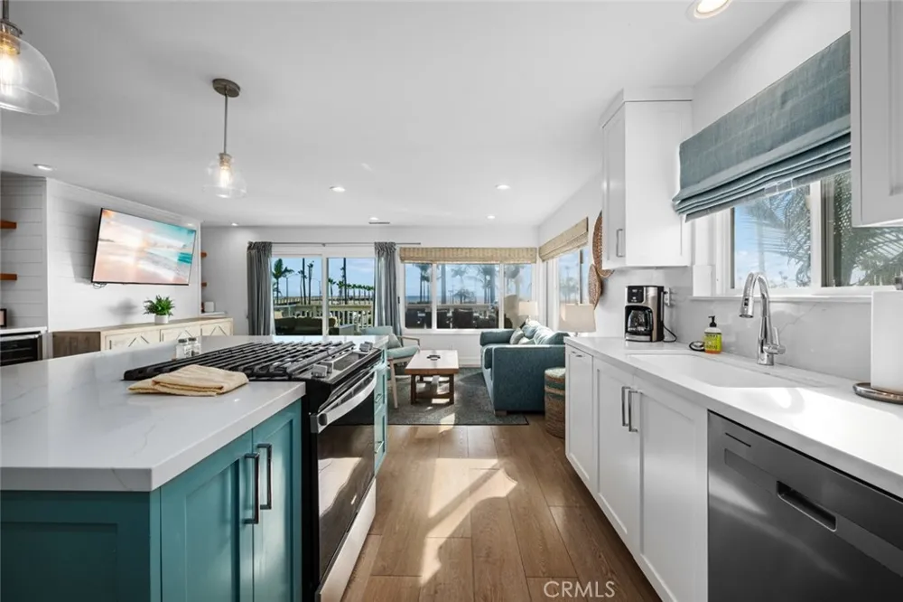 700 E Oceanfront Newport Beach, CA 92661