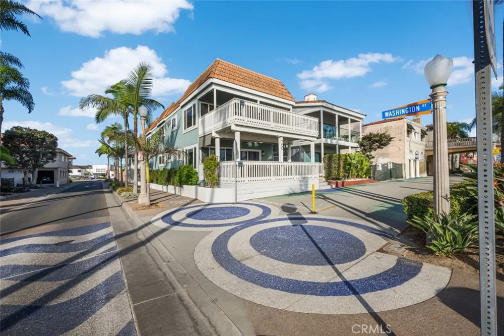 700 E Oceanfront Newport Beach, CA 92661