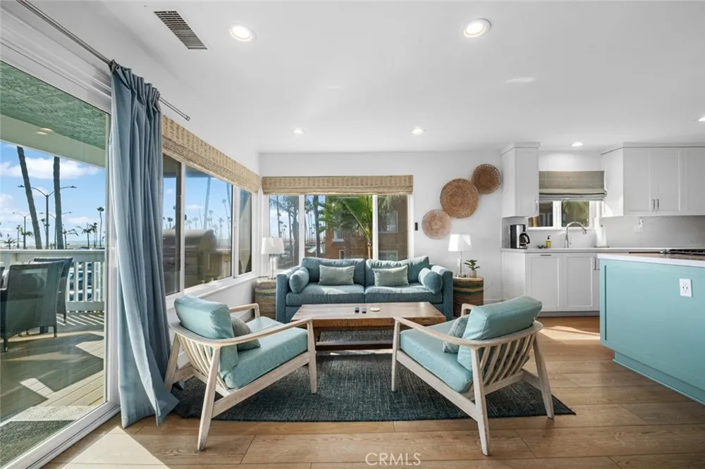 700 E Oceanfront Newport Beach, CA 92661