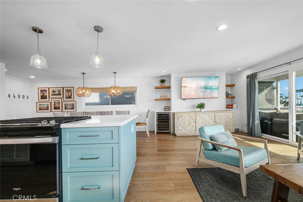 700 E Oceanfront Newport Beach, CA 92661