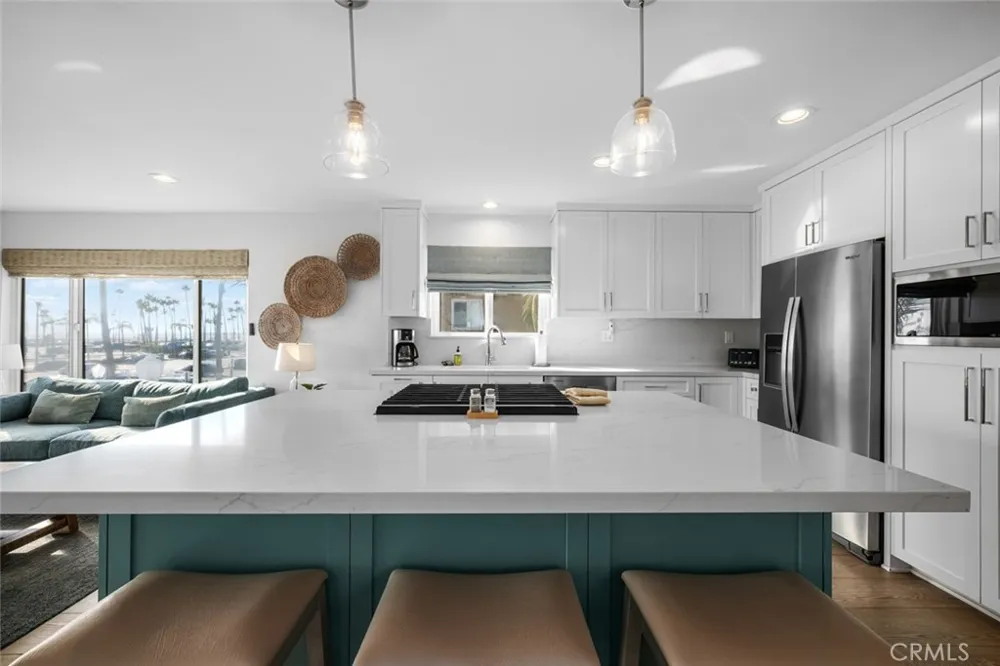 700 E Oceanfront Newport Beach, CA 92661