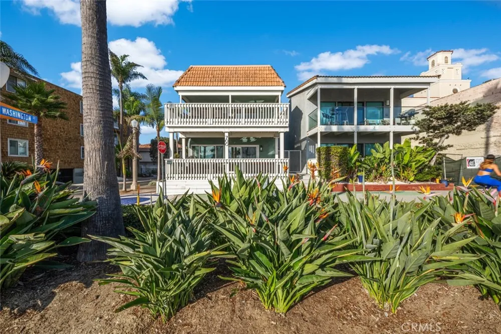 700 E Oceanfront Newport Beach, CA 92661
